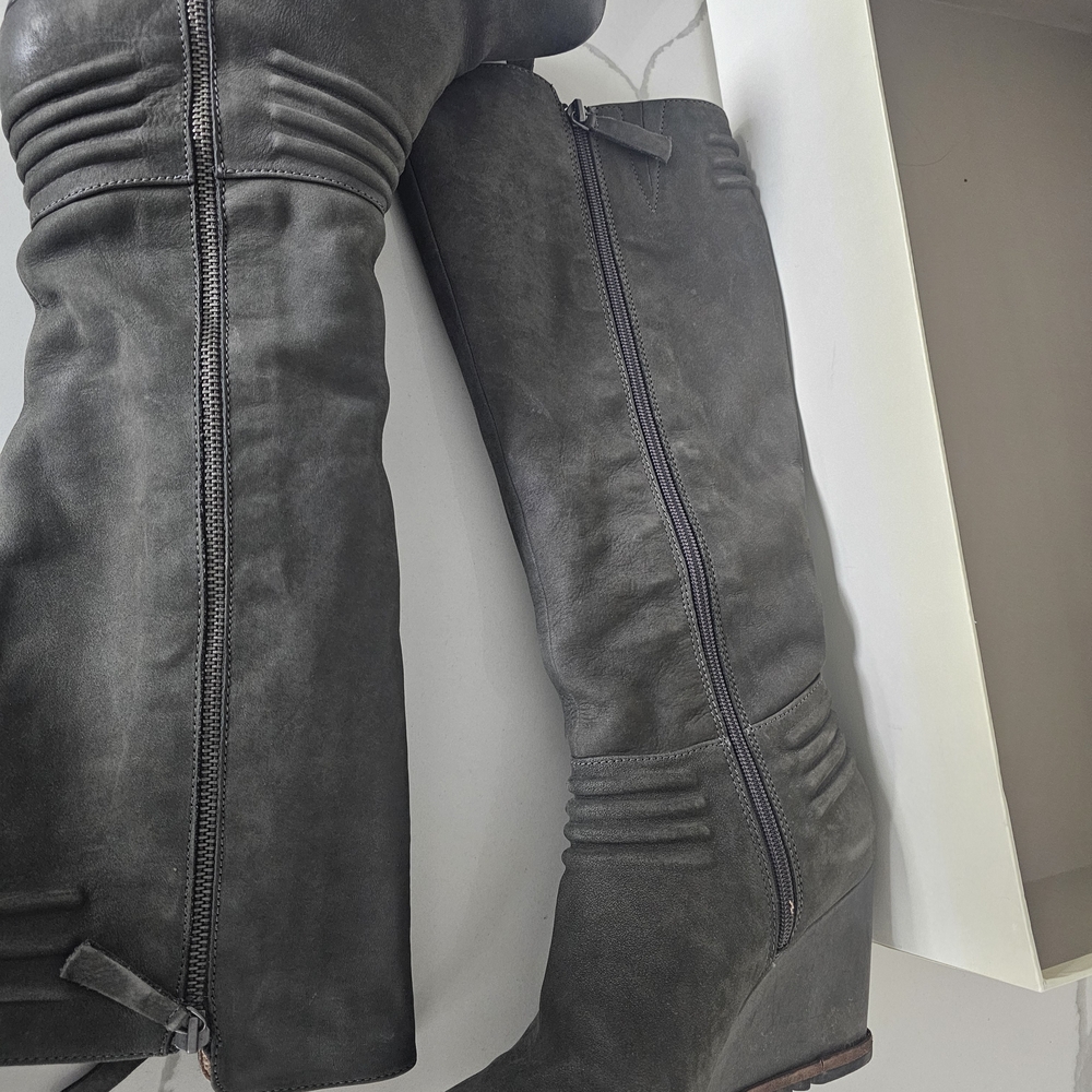 Elegant Black Heeled Boots